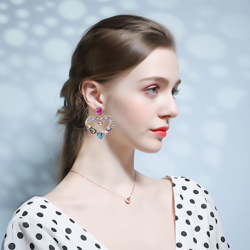 European And American Heart-shaped Diamond-studded Earrings display picture 5