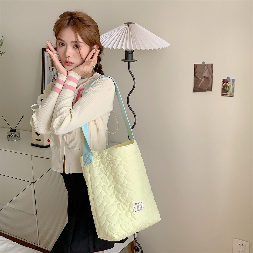 38241 ins new contrast color shoulder bag student female practical large capacity mummy bag quilted shoulder bag female_voghion.com