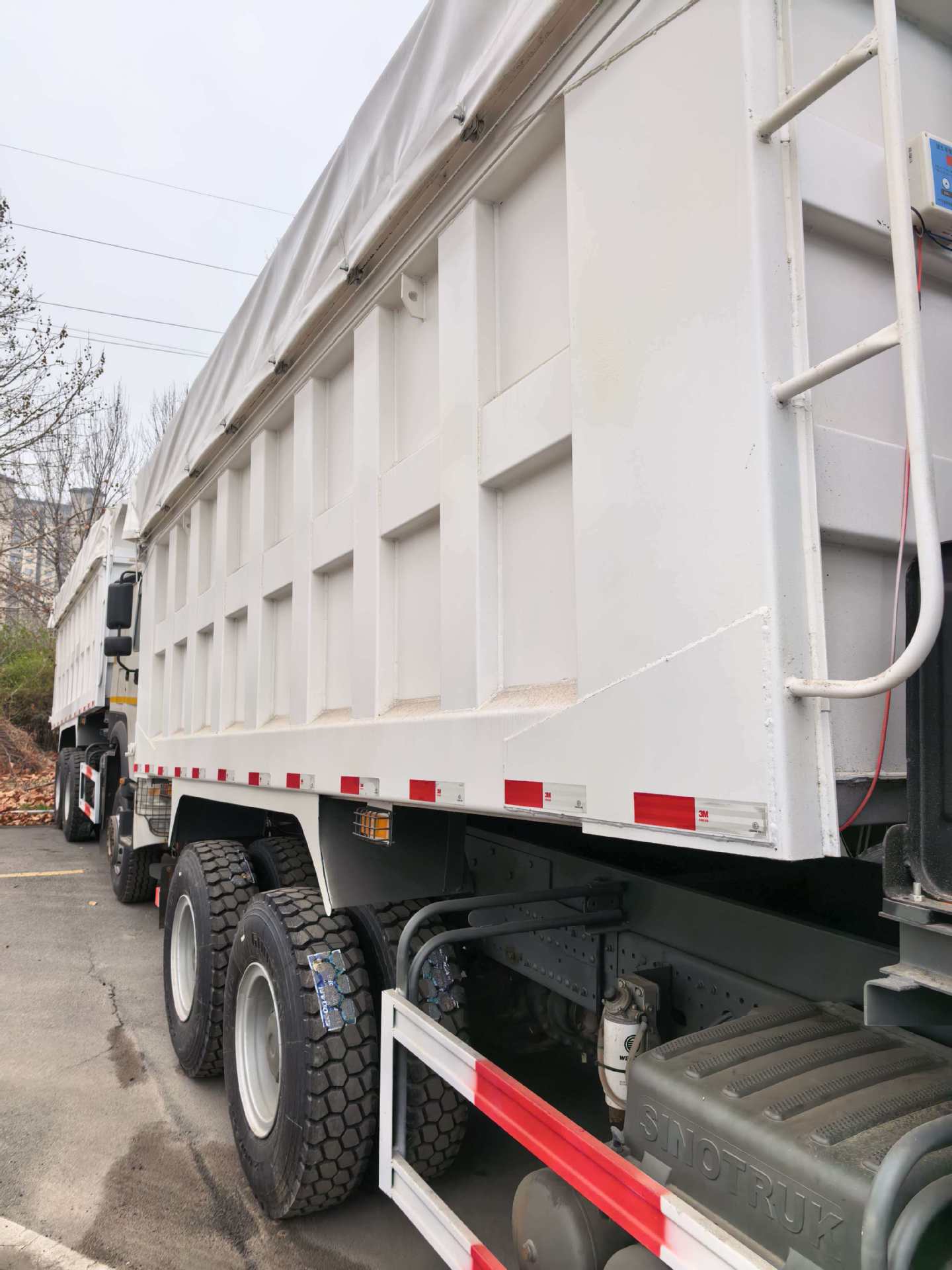 Export Cross-Border Howo Dump Truck, Howo Dump Truck for Earthmoving, 90% New Howo Dump Truck, Tipper Truck, Sinotruk Howo Truck