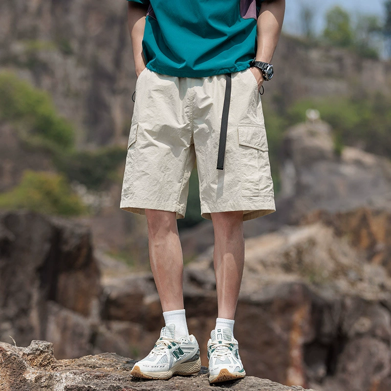 Новые повседневные мужские брюки, летние универсальные брюки из ледяного шелка, мужские шорты-карго, модные мужские свободные универсальные шорты.