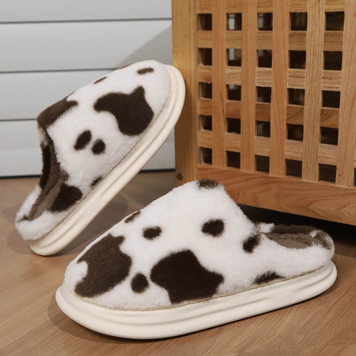 New spotted plush slippers at home comfortable warm bun head non-slip plus fleece thick couple cotton slippers_voghion.com