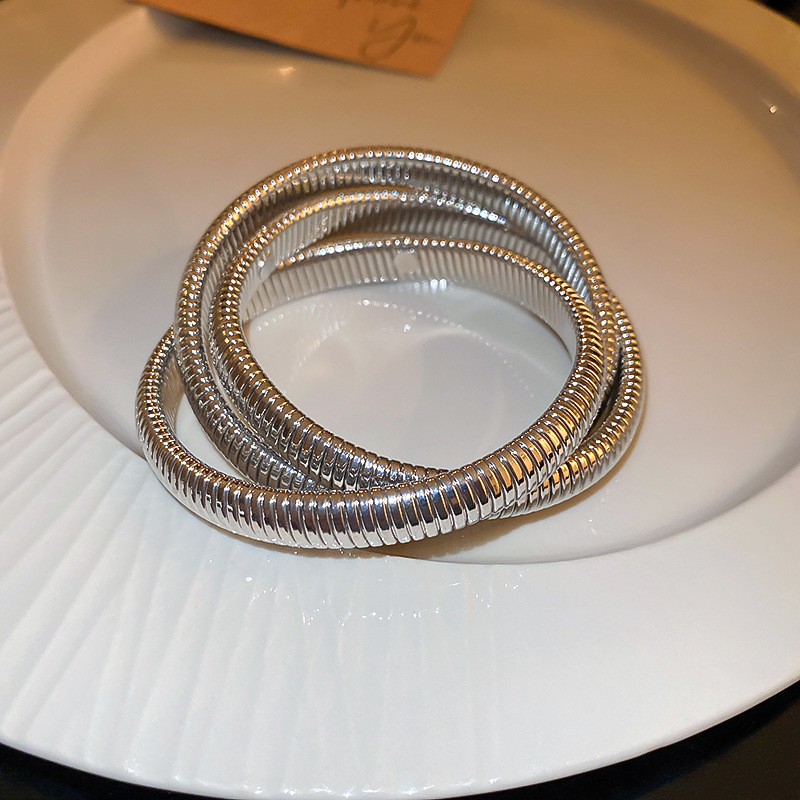 Pulsera elástica de tres capas exagerada retro europea y americana pulsera de diseño creativo personalizada pulsera de lujo ligera de moda para mujeres