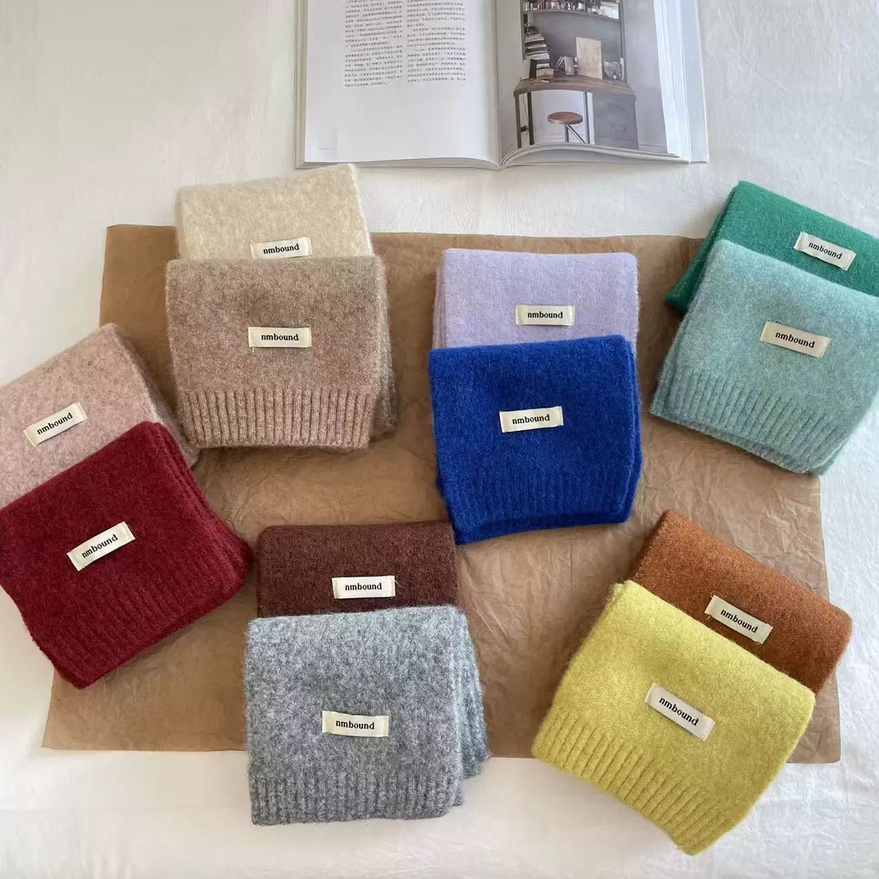 艾摩贝贝2025冬款潮童贴标防风保暖毛绒围巾男女童时尚糖果色围脖