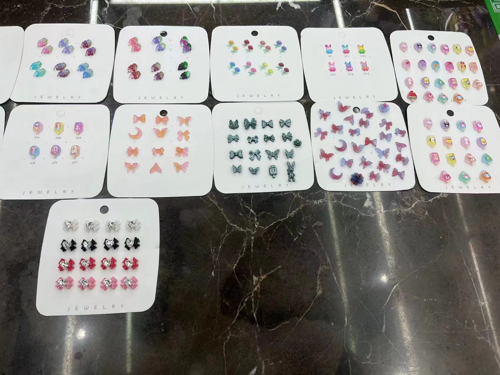 9b5da6c2a8c1c0d4a8728294444f43