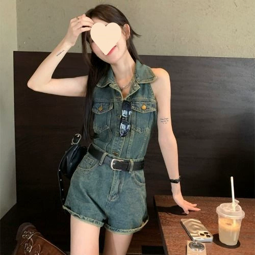 Летний ретро-комплект из денима с эффектом потертости: топ-халтер без рукавов и шорты с высокой талией, женский новый нишевый стиль 2025