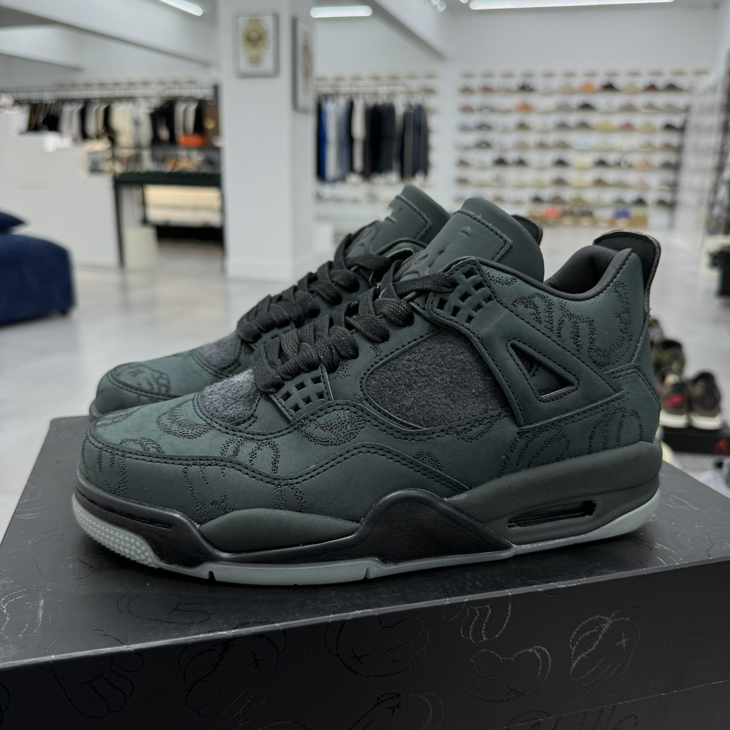 Visión alta aj4 zapatos de baloncesto de cuero gris de seda para hombres zapatos deportivos casuales con almohadilla de aire de fondo grueso para mujeres Kaws nocturario