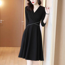 黑色连衣裙女高端修身显瘦气质V领2024春秋新款赫本风小黑裙夏季