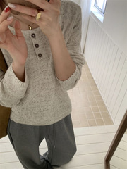 设计感圆领纽扣长袖套头针织衫上衣女秋季新款休闲宽松简约毛衣