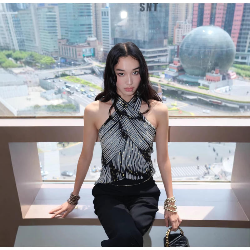 French-Style Halter Neck Striped Top for Women, Cross-Wrap Backless Tie, Light Luxury Shiny Silk Slimming Elegant Sleeveless Blouse