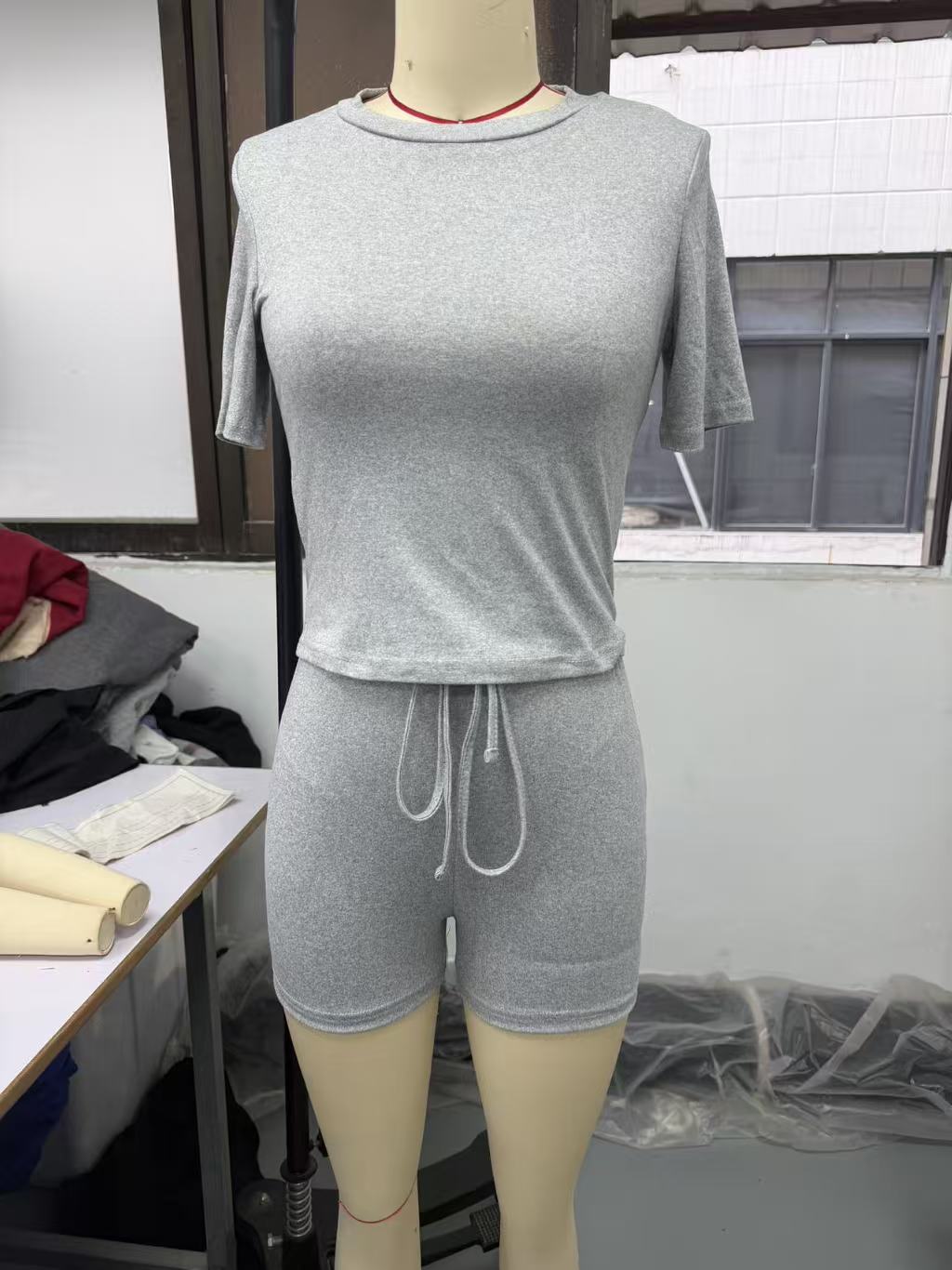 Einfarbiges Yoga Shorts Set Mit Bindegürtel Für Damen_voghion.com