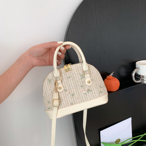 Straw Western Style Simple Handbag  Spring and Summer New Single Shoulder Crossbody Bag Temperament Gentle Woven Shell Bag