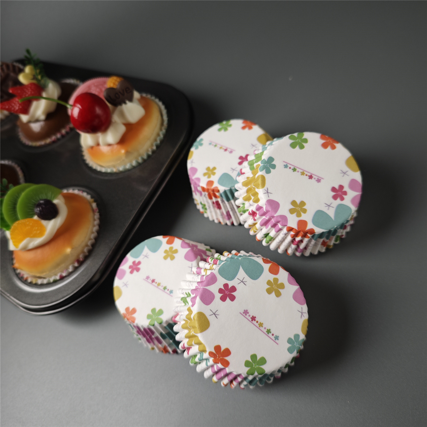 Flores de patrón de papel en caja Flores de papel 11 cm aceite de papel para hornear almohadillas de muffin soporte de papel Melly