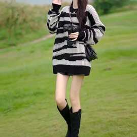 秋天的衣服洋气时髦毛衣女秋季新款慵懒风撞色条纹针织上衣