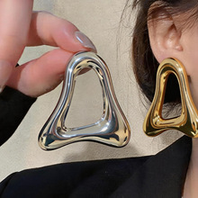 ŷ���羳��������ο������ζ�����Լʱ�м��ζ���С�ڸ߼��ж���