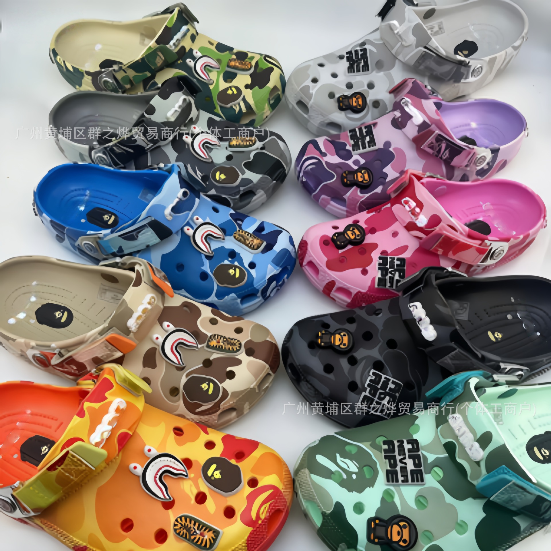 2025 New Model Iron Buckle Printed Camouflage Ape Head Clogs, Comfortable and Versatile Unisex Shoes, Sandals, Beach Shoes, Slippers