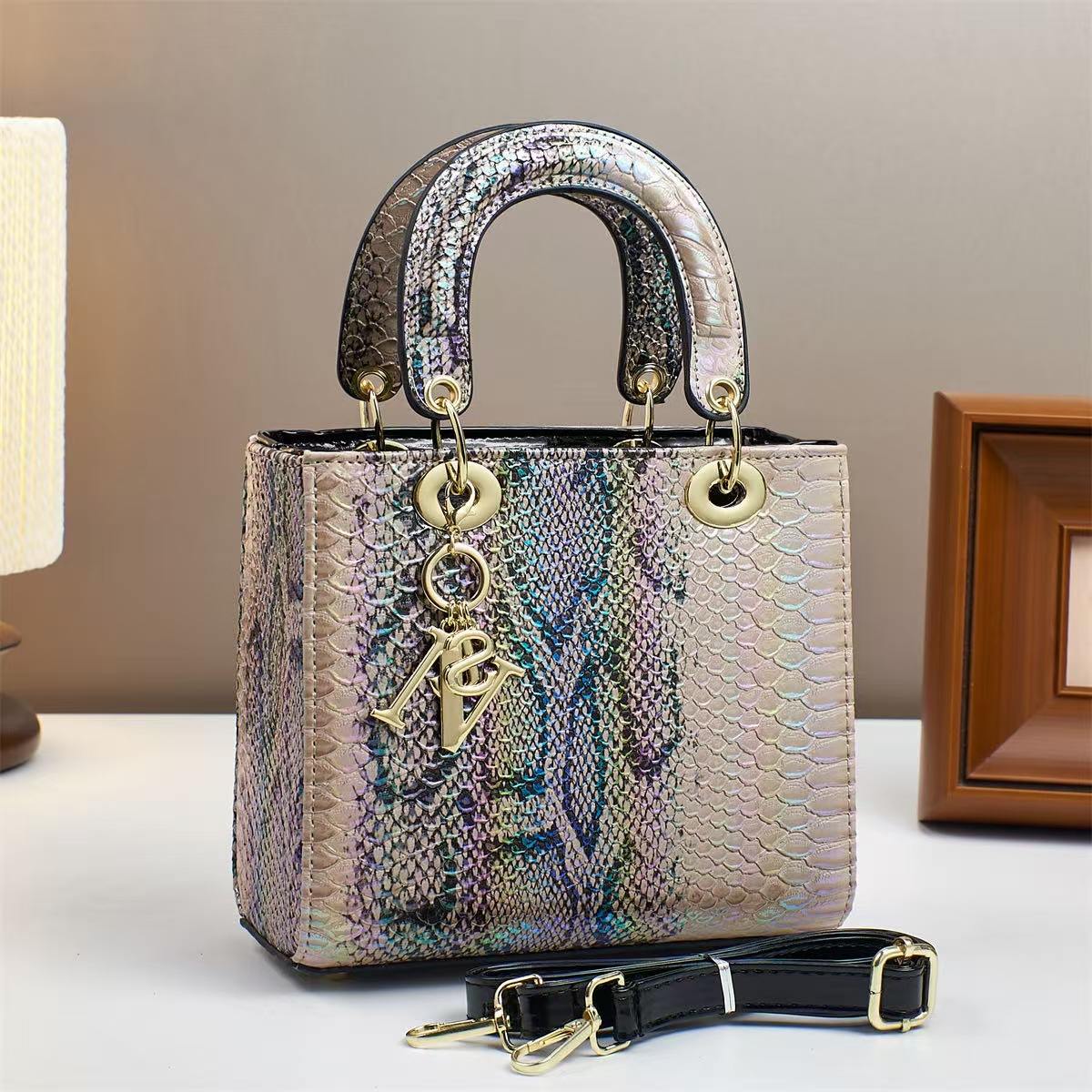 Transfronterizo 2025 nuevo bolso de moda mujer todo fósforo portátil pequeño bolso cuadrado bolso de hombro de color de contraste sentido de alta gama image 3