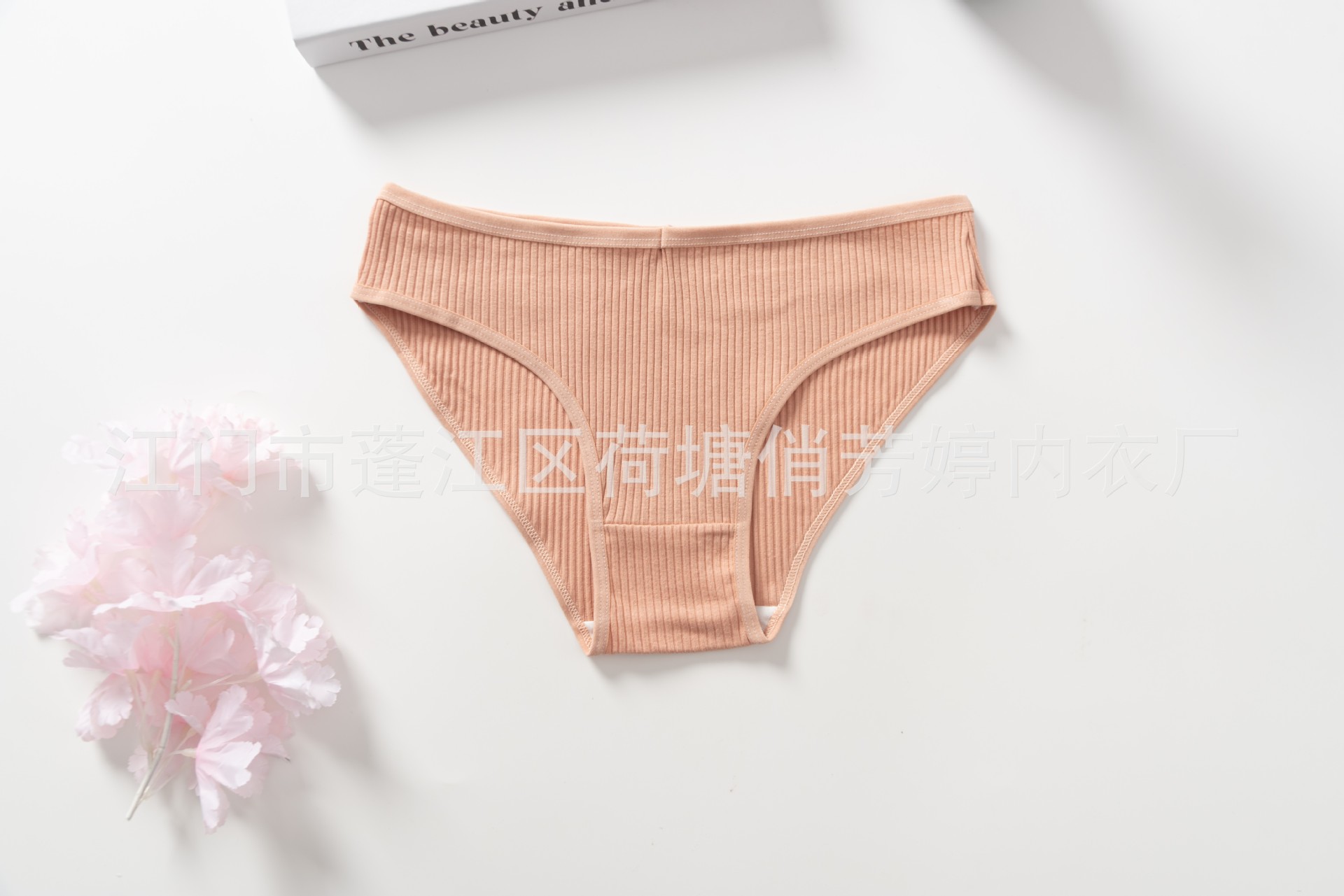 Ropa interior de algodón de las mujeres europeas y americanas transfronterizas cintura baja levantamiento de cadera calzoncillos alta elástica simple ropa interior de niña transpirable comercio exterior