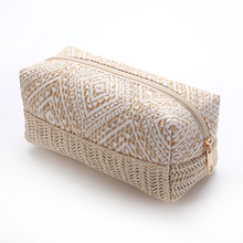 2022夏季新款外贸亚马逊草编编织包格纹小众时尚化妆包手拿包批发