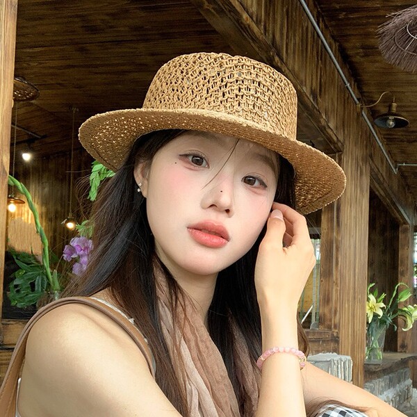 Woven summer retro beach sun hat solar-powered