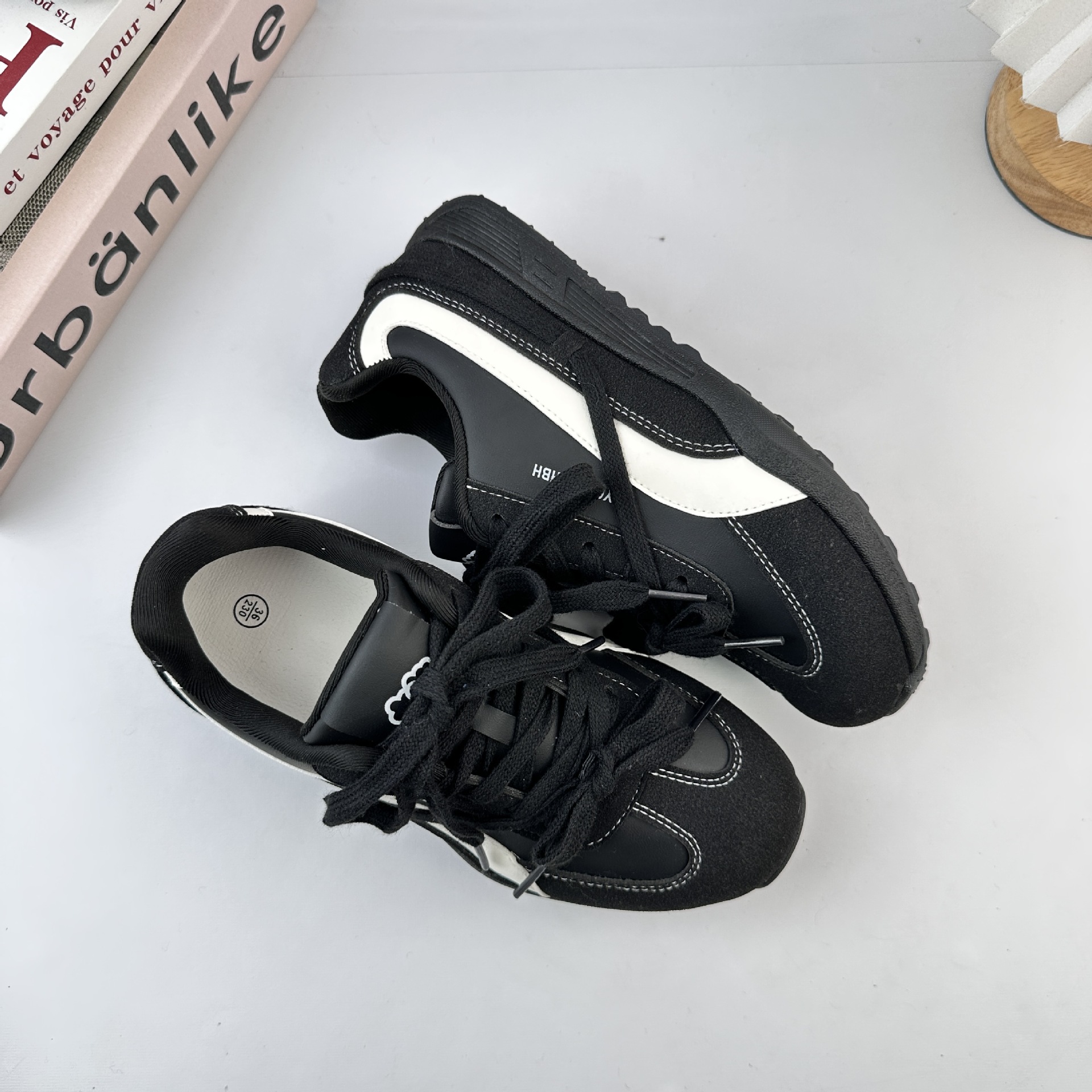 Farbo coreano sensación de chicas zapatos puff versátiles 2025 nuevos zapatos de entrenamiento transpirables zapatos blancos zapatos Gump zapatos