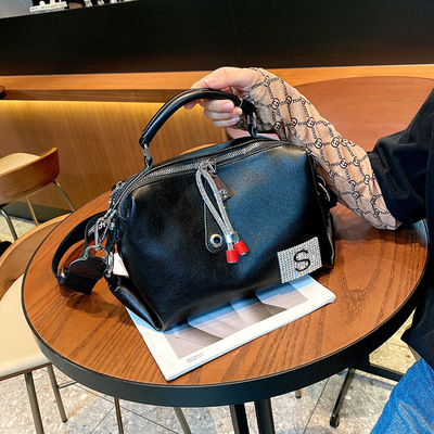 2021 new pattern fashion Broadband Versatile Boston genuine leather Handbag Simplicity High-capacity Messenger Pillow bag 0138