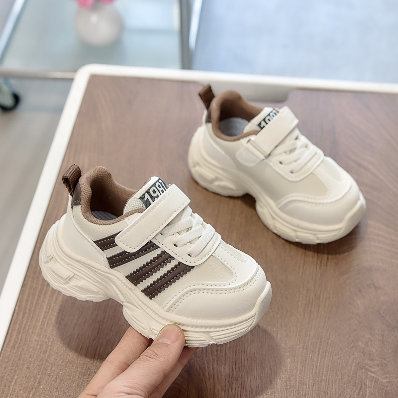 Zapatos deportivos para niños 2026 primavera universal simple zapatos casuales para niños impermeables zapatos para padres con suela suave