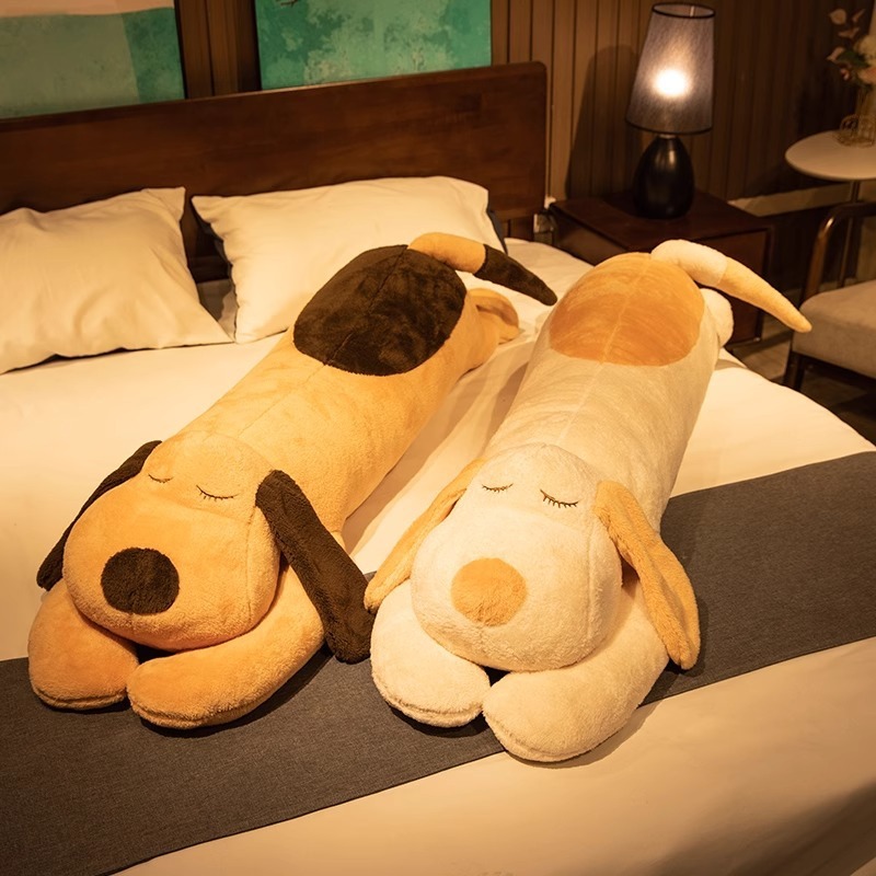 犬のぬいぐるみがうつぶせになります。|undefined