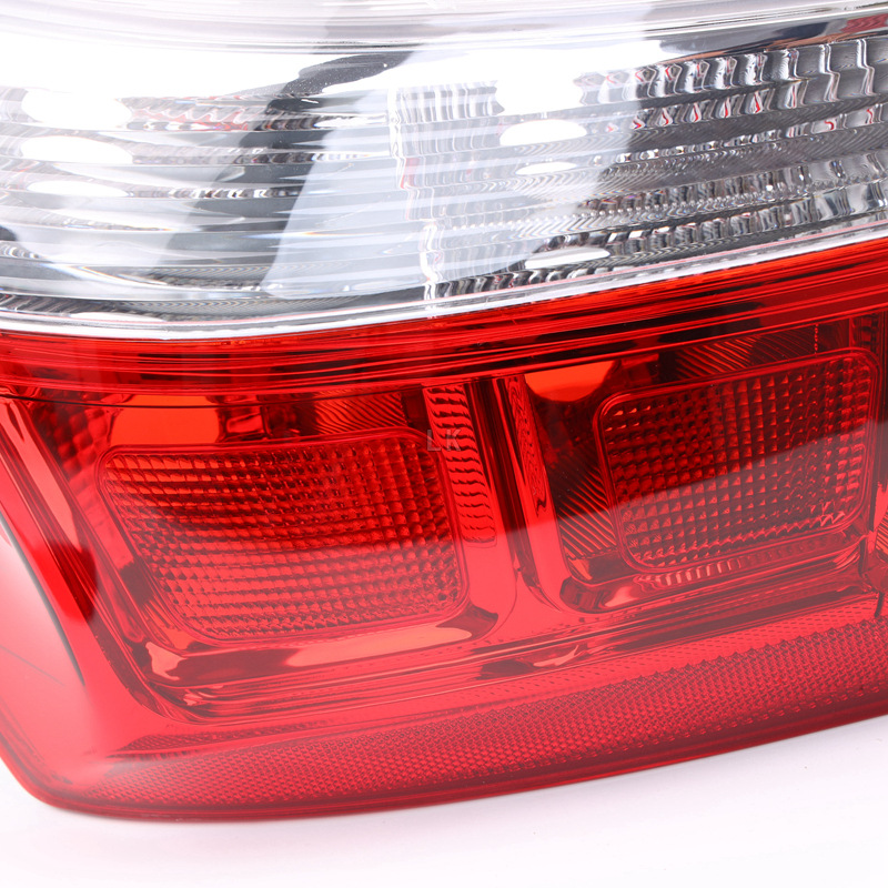 Applicable to 08-17 Dongfeng Citroen Elysee rear tail lamp assembly rear headlight left and right reversing lamp tail lamp shade