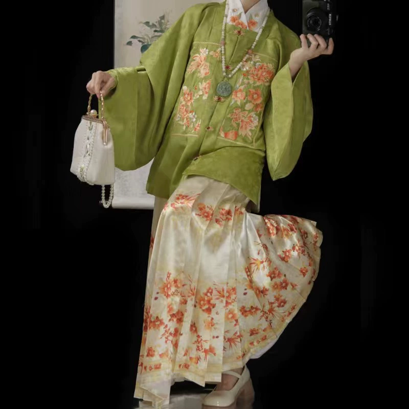 Новый осенний и зимний жаккардовый костюм Hanfu с квадратным воротником лютни рукава вышитая юбка с конским лицом костюм