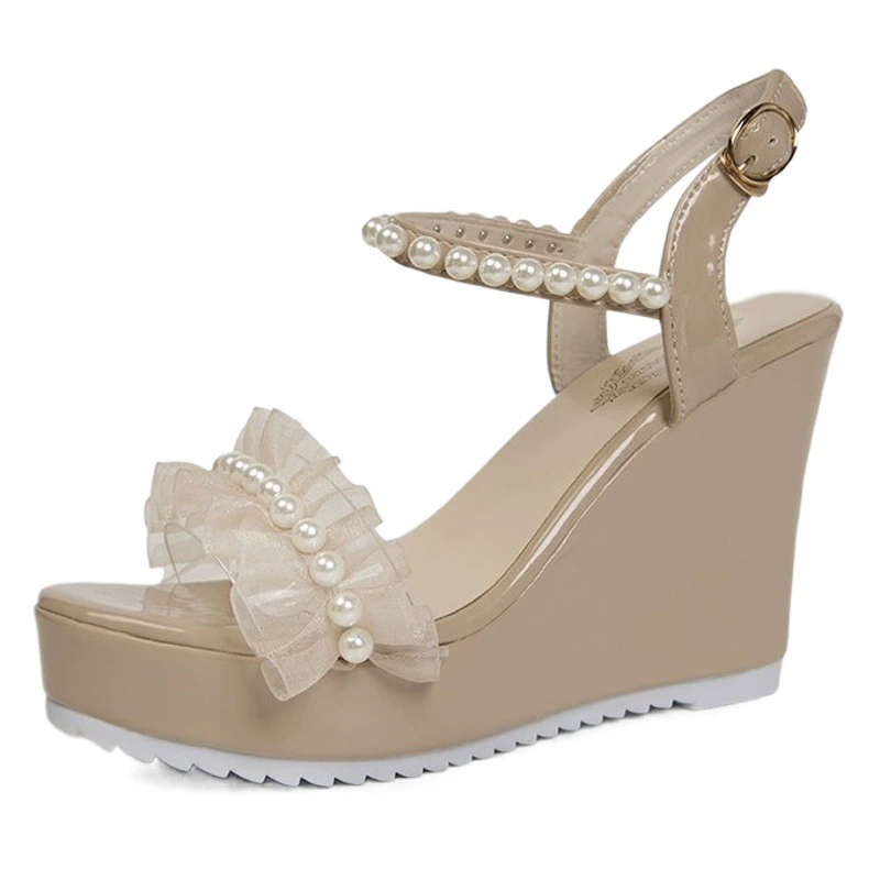 Сандалии на танкетке женские летние 2022 в Корейском стиле новые модные сетчатые модные сандалии на платформе с бисером оптом