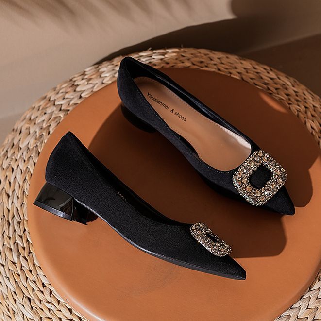 3333A-065 Damen-Schuhe mit niedrigem Absatz, Wildleder, Strasssteinen und spitzer Zehenpartie – vielseitig, bequem und ideal für Alltag, Beruf und Freizeit_voghion.com