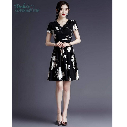 Summer women's dress is feminine and short, lace, slim, waist, printed V-neck summer dress to show slimming