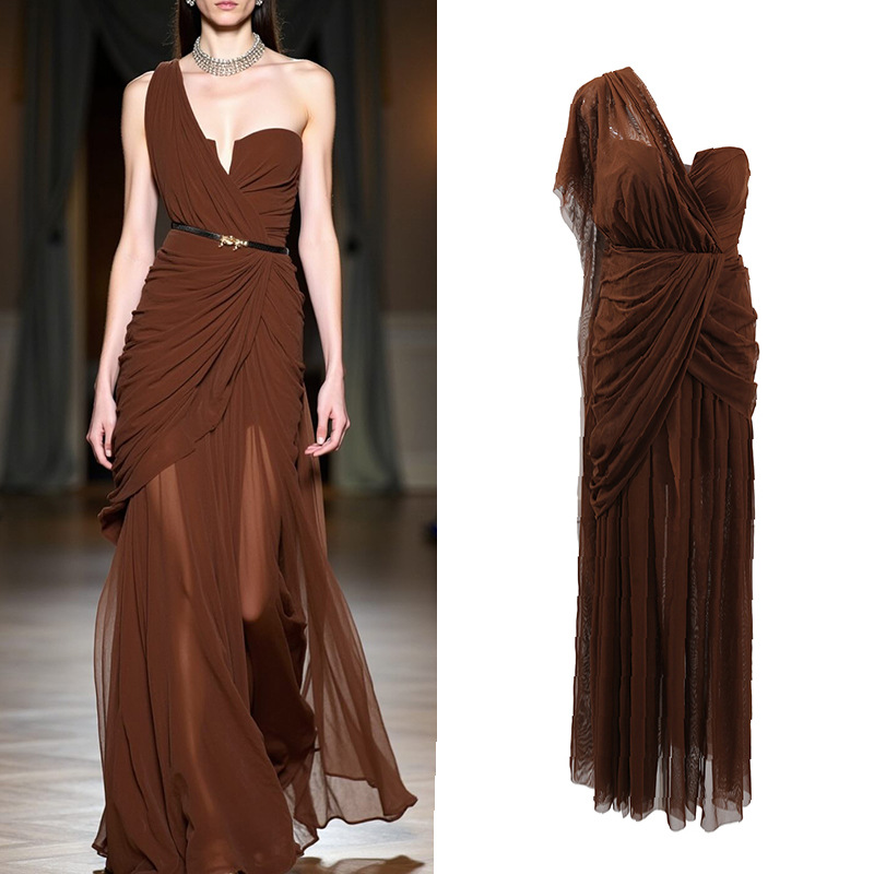 European and American Style Sexy Strapless Runway Ball Gown 2026 Spring New Collection Waist-Cinching Mesh One-Shoulder Solid Color Dress