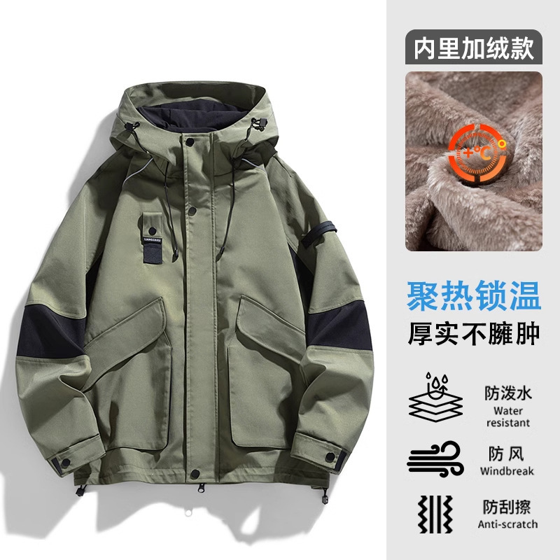 秋冬の新商品にベルベットをつけてコートを着ている男性の日系機能カジュアルな突撃服の工装と帽子のトレンドジャケット男|undefined
