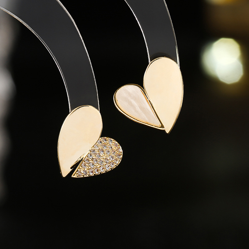 С䵭βԳƶŮԼƸаĶ