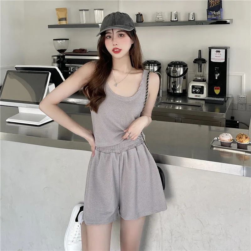 3D jacquard versatile comfortable loose casual women's vest and shorts two-piece set, new summer 2026 style.
