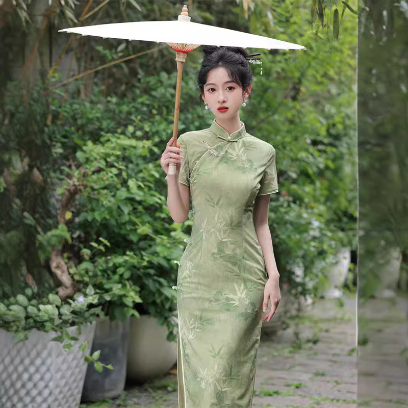 2025 Summer New Style Mesh Printed Long Side Button Cheongsam with Green Bamboo Leaf Design for Everyday Wear