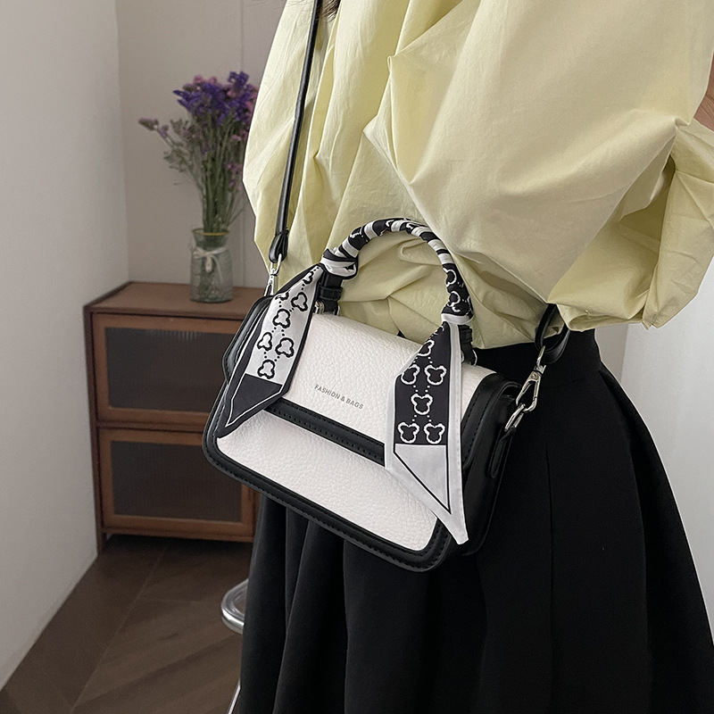 Bolso retrógrado en línea para mujeres 2024 nuevo estilo coreano de color de estilo extranjero bolso de hombro