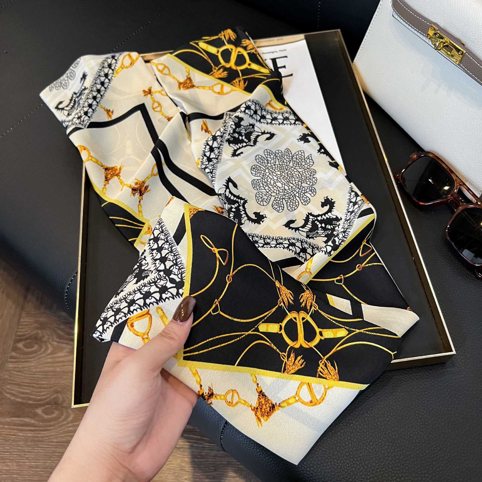 Nueva bufanda de seda pequeña banda larga estrecha para el cabello mujer estilo primavera y otoño moda madre bufanda estilo verano estilo fino serpentina bufanda al por mayor