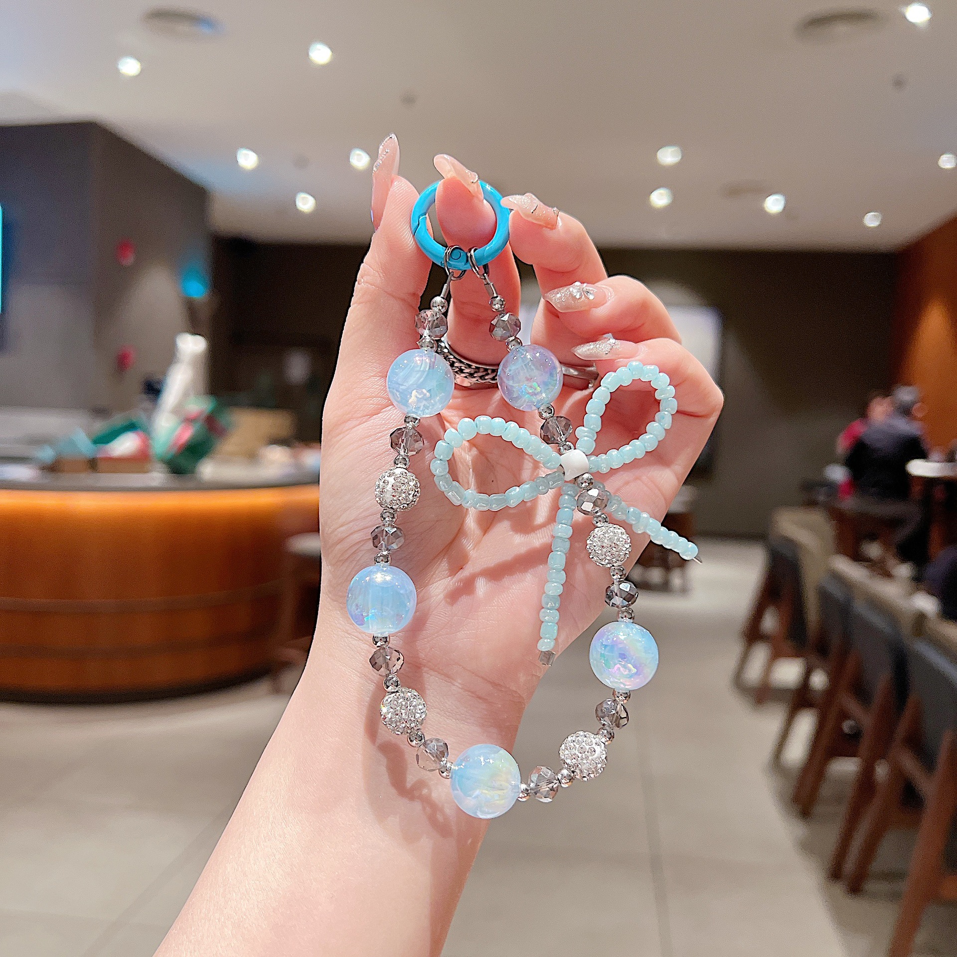 Verano creativo diamantes de imitación cristal con cuentas bowknot funda para teléfono móvil cordón cadena corta moda todo fósforo bolso colgante