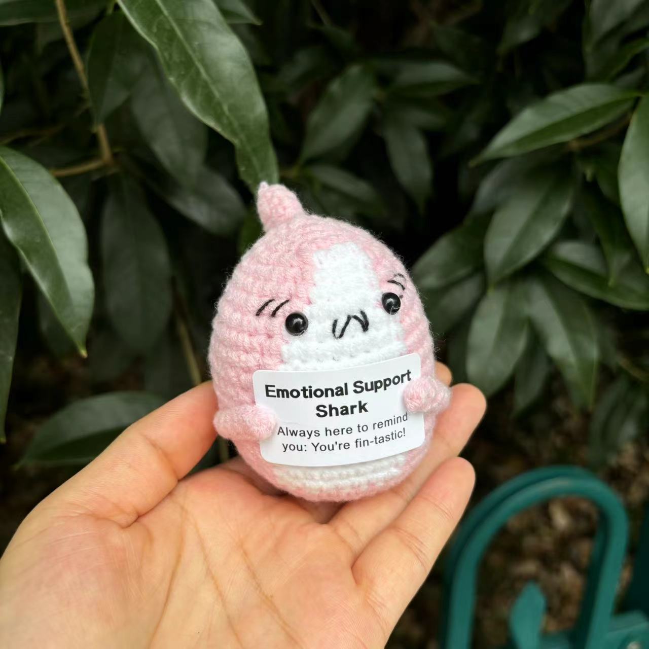 国境を越えてアマゾンの毛糸を販売している手作りのニット鉤織動物ペンギンは積極的に面白い減圧人形が座っている