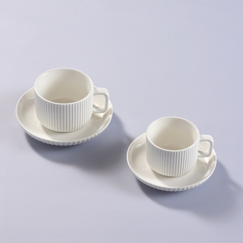 セラミックコーヒーカップとソーサーセット純白の高価値ヨーロピアンスタイルの小さな高級ホームオフィスカップ北欧シンプルなアフタヌーンティー|undefined
