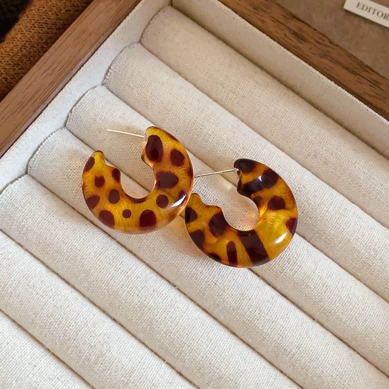 Alloy, Resin Material Geometric, Heart Shape Pattern 1 Pair Retro Classic Style Geometric Heart Shape Irregular Plating Alloy Resin Ear Studs