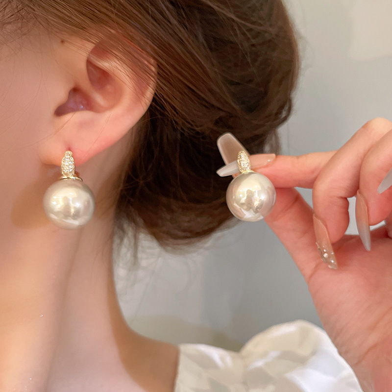Pendientes de botón con circonitas y perlas para mujer_voghion.com