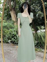 短袖新款连衣裙2024夏高级设计感褶皱百搭显瘦气质收腰绿色长裙女