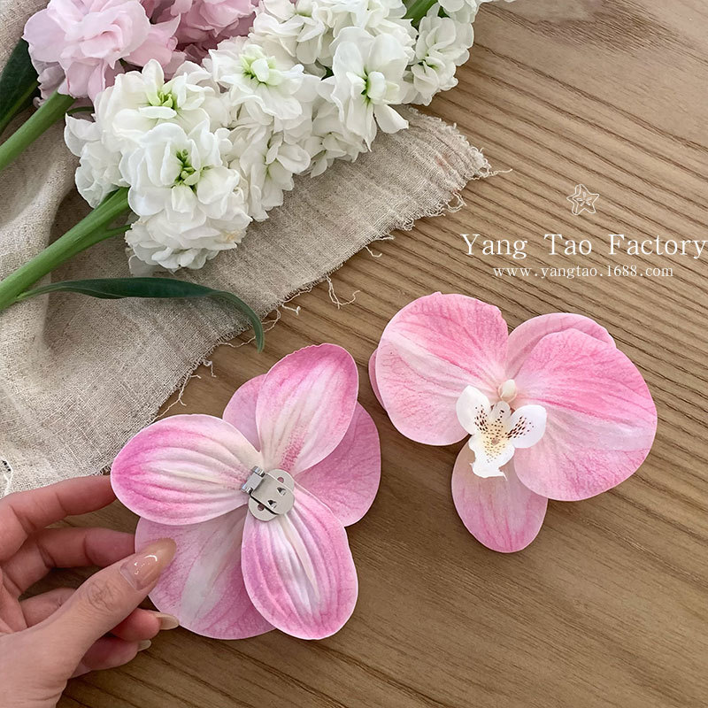 Zapatos de flores de mariposa, sandalias de flores, adornos, diseño de nicho femenino, ambiente de rodaje de viajes junto al mar, hebilla de zapatos de bricolaje