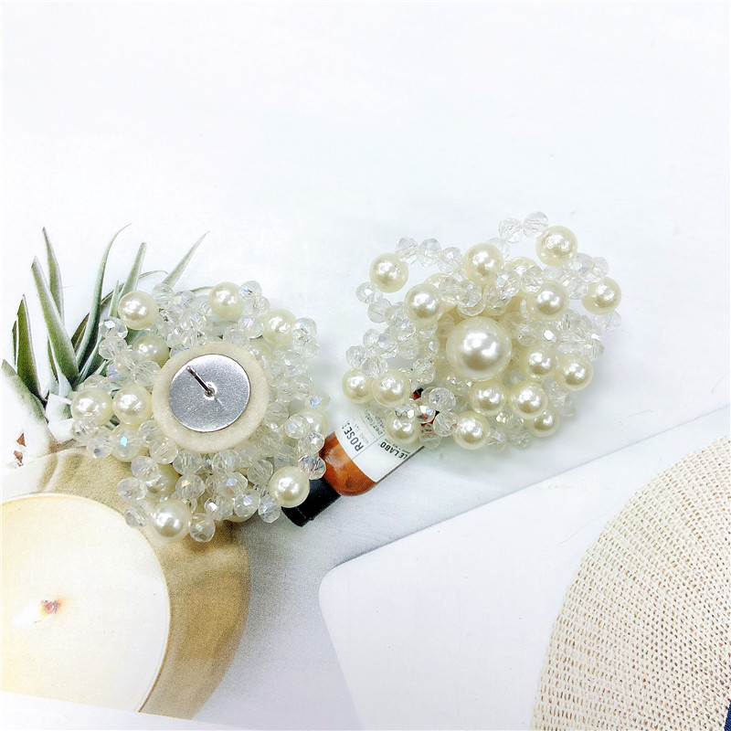 Retro Beaded Crystal Pearl Flower Earrings display picture 2