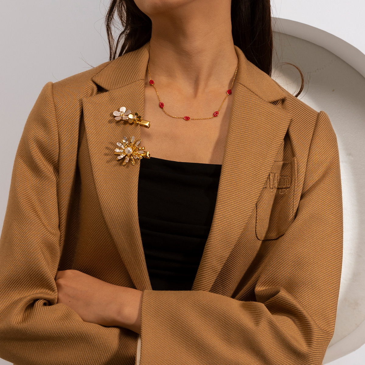 TENA Europa y América collar de acero inoxidable ligero alto sentido collar de pendientes de arete conjunto accesorios colgante labios rojos ventas calientes