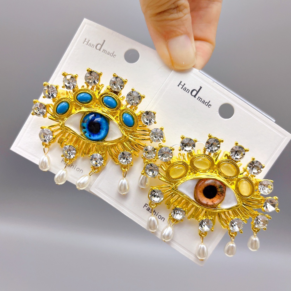 Broche élégante en filigrane médiéval avec émail baroque cristaux_voghion.com