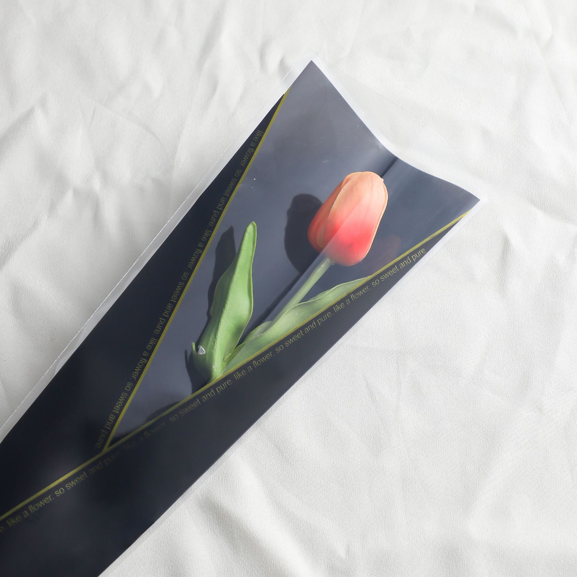 Festival de los maestros de Qixi triángulo de oro translúcido bolsas de rosas individuales embalaje de flores materiales de ramo